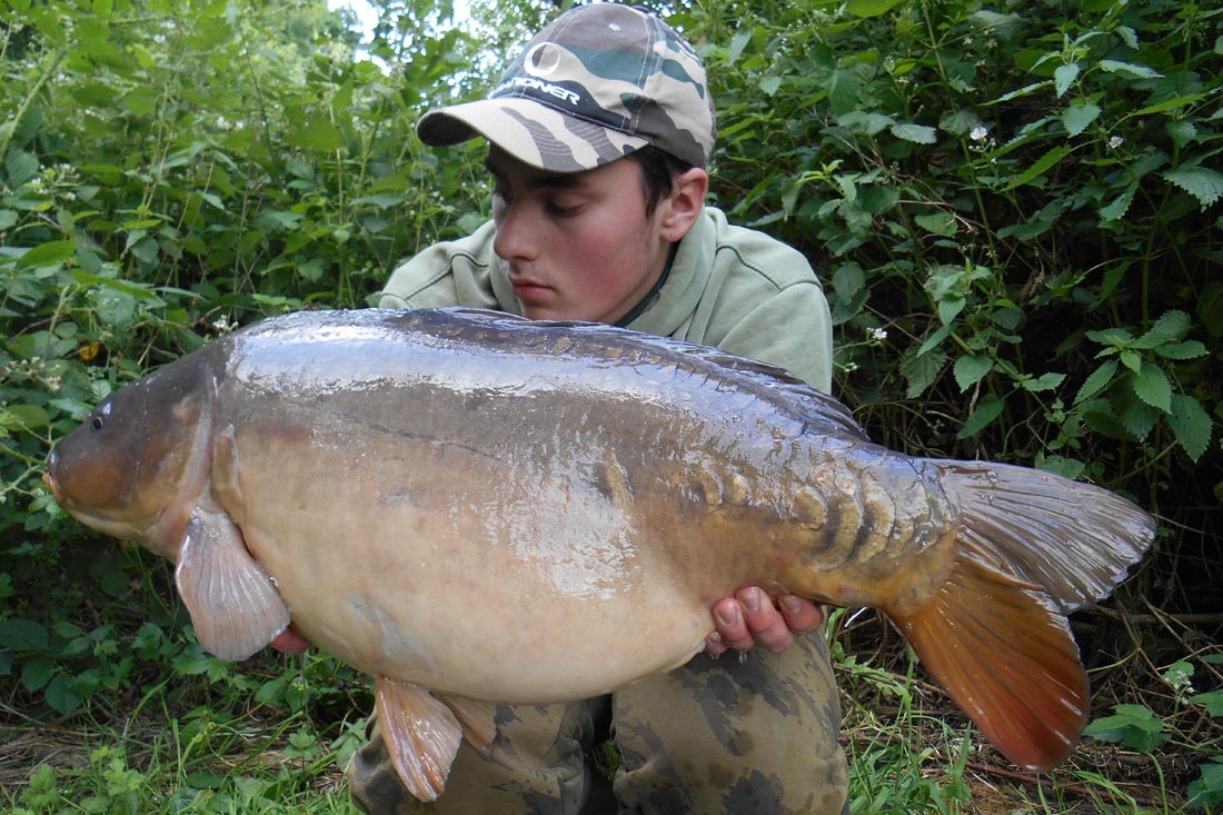 Carp fishery lucky grabs producing fisheries